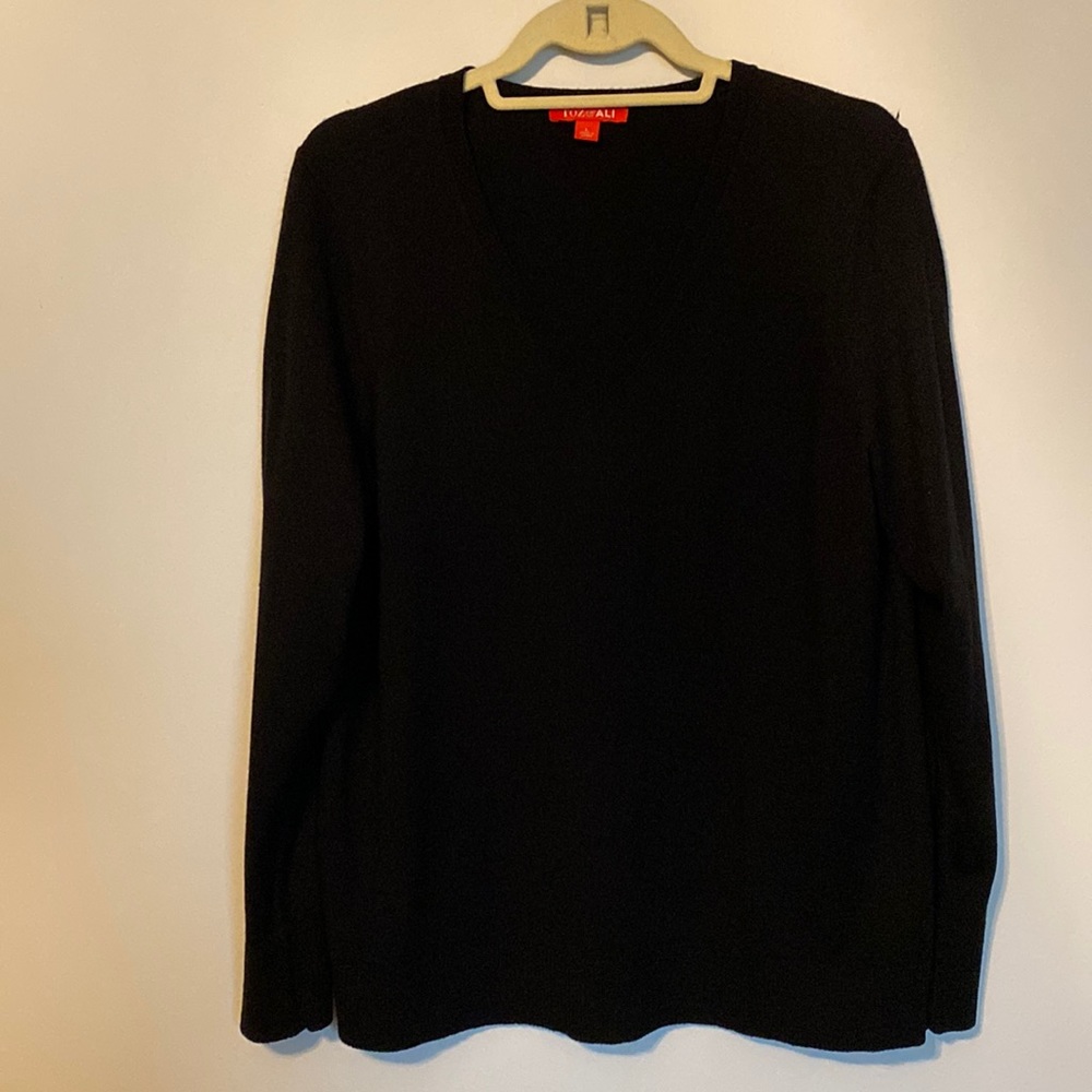V-Neck, hard to see in picture.  100% Acrylic.  ROZ & ALI.  Size Large.